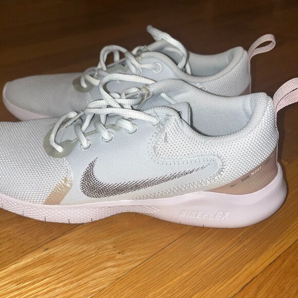 Nike Women's Flex running sneaker.  White rose gold/pink trainers 9.5 EUC - Picture 1 of 8